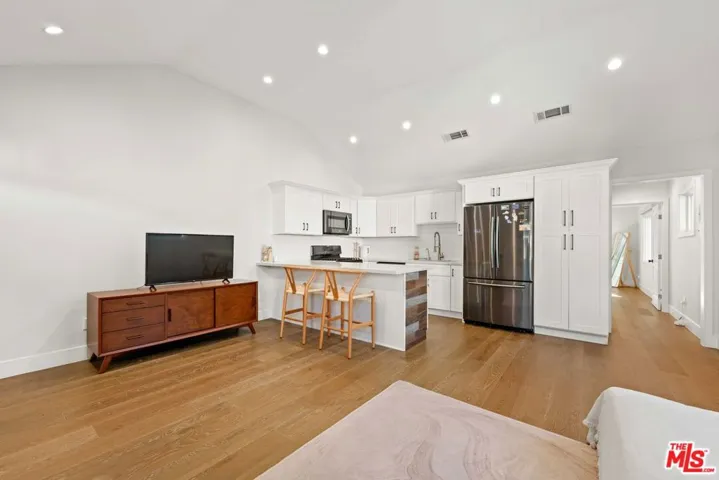 11642 Acama Street, Studio City, California 91604