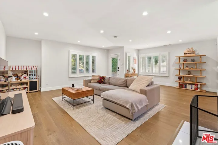 11642 Acama Street, Studio City, California 91604