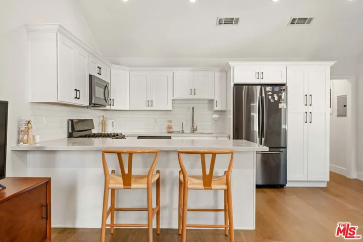 11642 Acama Street, Studio City, California 91604