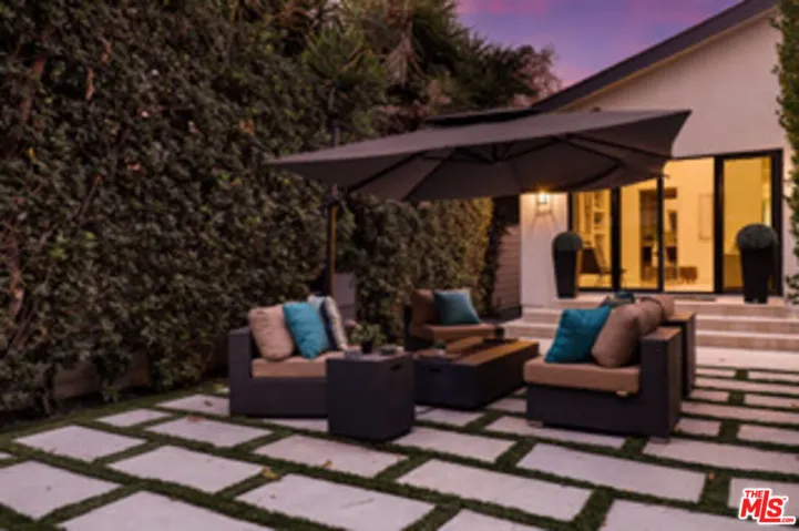 15122 Morrison Street, Sherman Oaks, California 91403