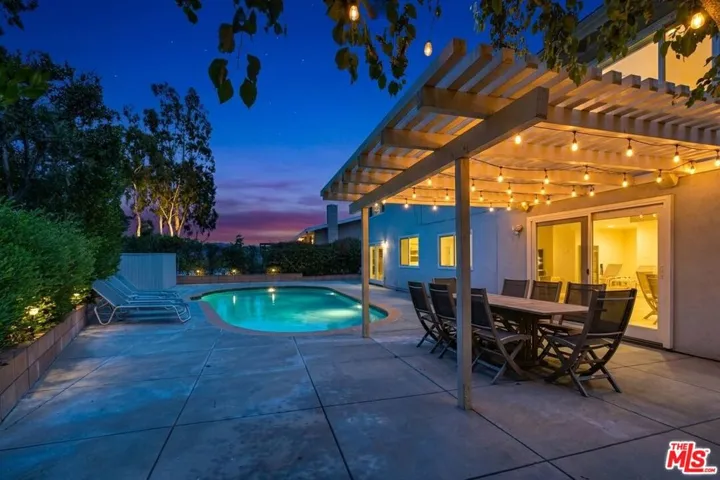 6041 Ellenview Avenue, Woodland Hills, California 91367