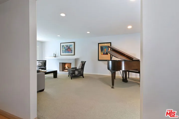 6041 Ellenview Avenue, Woodland Hills, California 91367