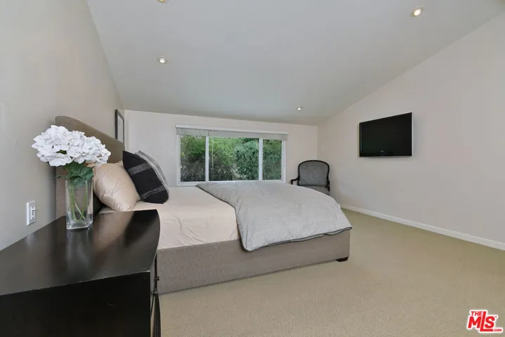 6041 Ellenview Avenue, Woodland Hills, California 91367