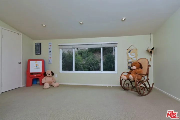6041 Ellenview Avenue, Woodland Hills, California 91367