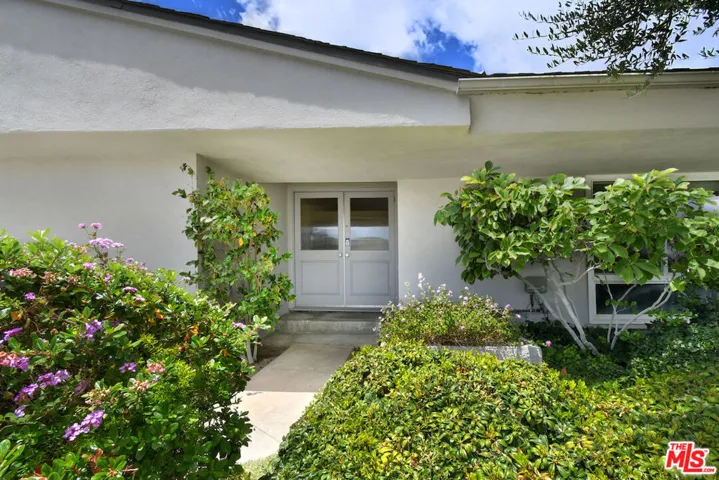 6041 Ellenview Avenue, Woodland Hills, California 91367