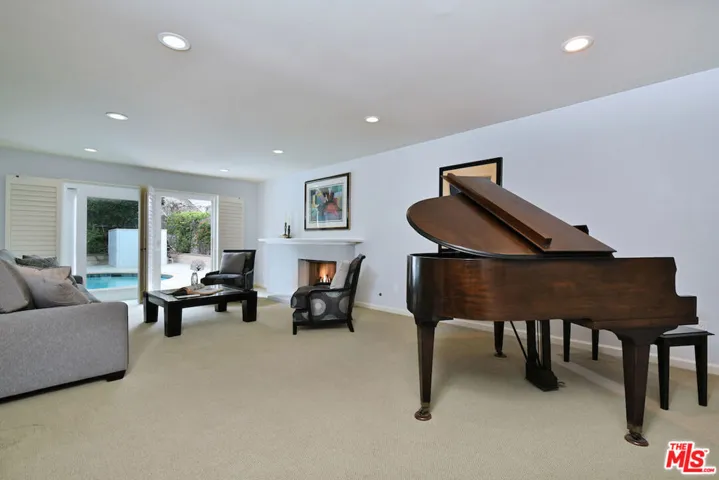 6041 Ellenview Avenue, Woodland Hills, California 91367