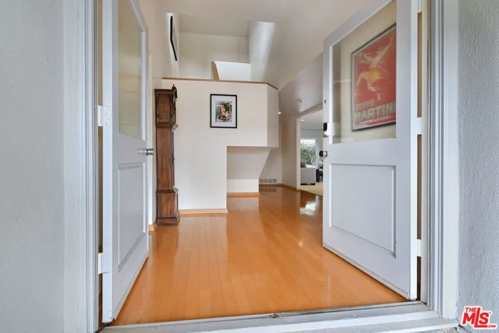 6041 Ellenview Avenue, Woodland Hills, California 91367