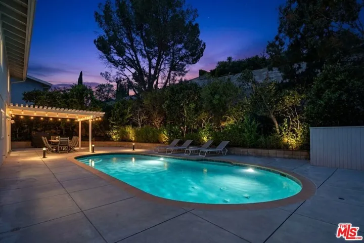 6041 Ellenview Avenue, Woodland Hills, California 91367
