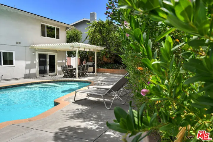 6041 Ellenview Avenue, Woodland Hills, California 91367