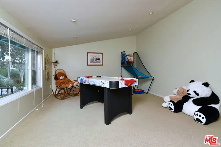 6041 Ellenview Avenue, Woodland Hills, California 91367