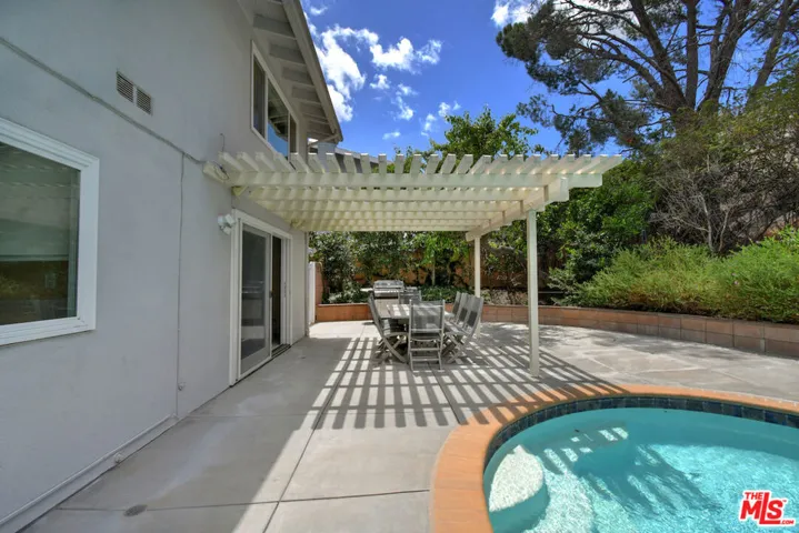 6041 Ellenview Avenue, Woodland Hills, California 91367
