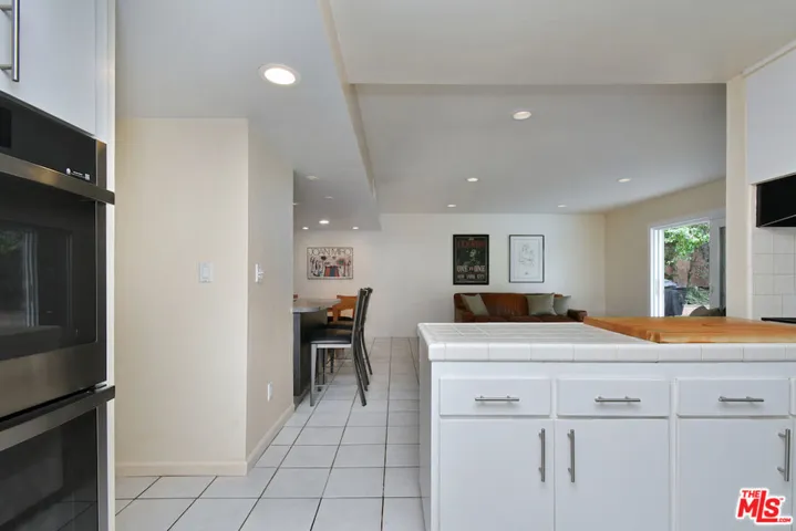6041 Ellenview Avenue, Woodland Hills, California 91367