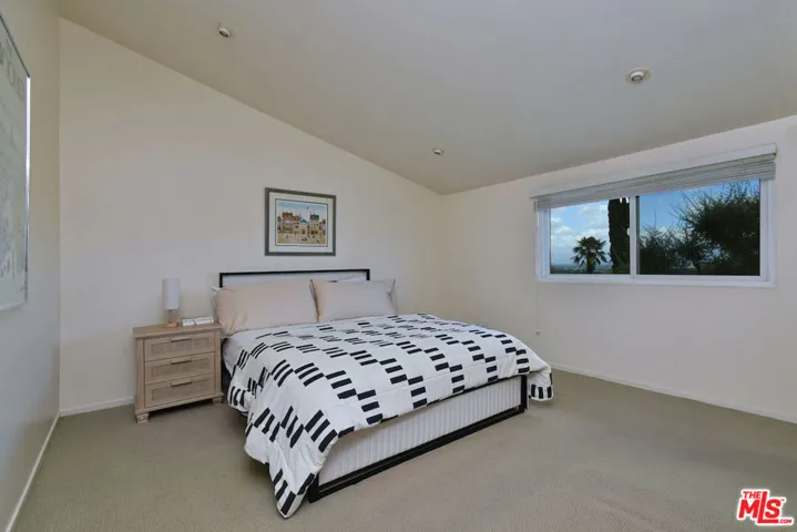 6041 Ellenview Avenue, Woodland Hills, California 91367