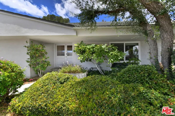 6041 Ellenview Avenue, Woodland Hills, California 91367