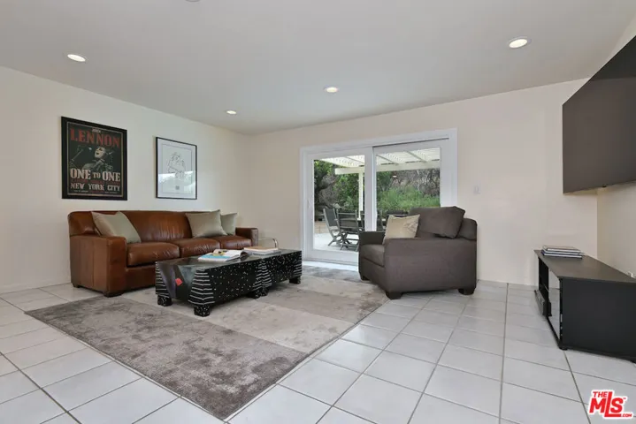 6041 Ellenview Avenue, Woodland Hills, California 91367