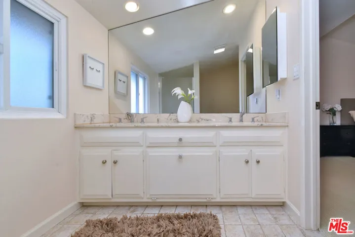 6041 Ellenview Avenue, Woodland Hills, California 91367