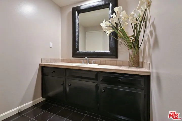 6041 Ellenview Avenue, Woodland Hills, California 91367