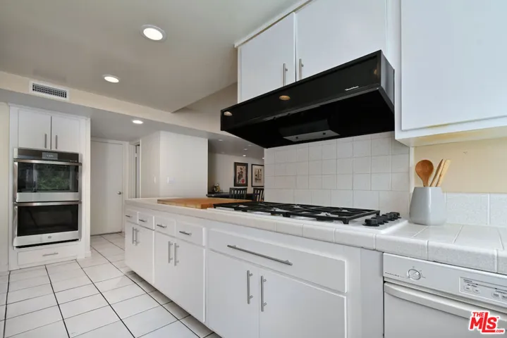 6041 Ellenview Avenue, Woodland Hills, California 91367