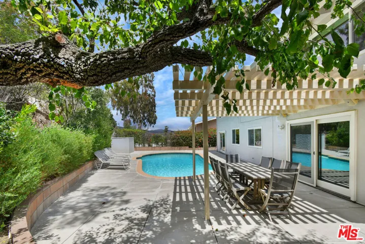 6041 Ellenview Avenue, Woodland Hills, California 91367