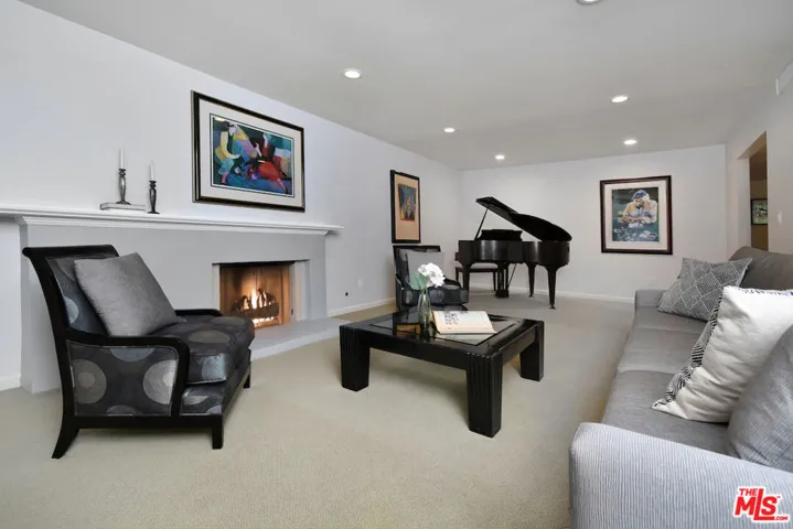 6041 Ellenview Avenue, Woodland Hills, California 91367
