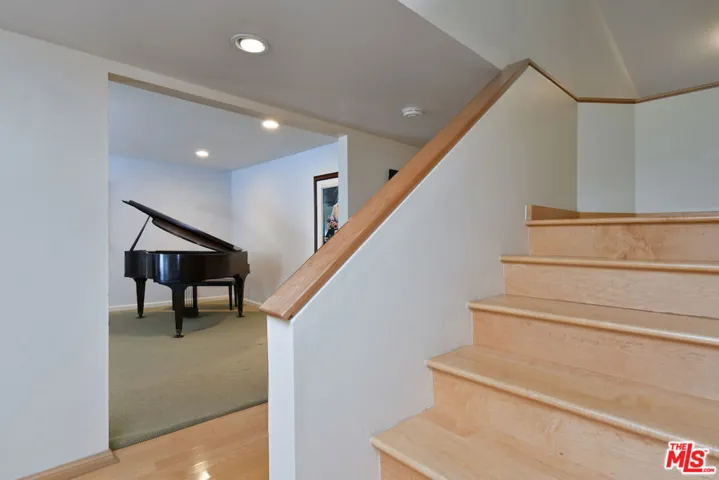 6041 Ellenview Avenue, Woodland Hills, California 91367