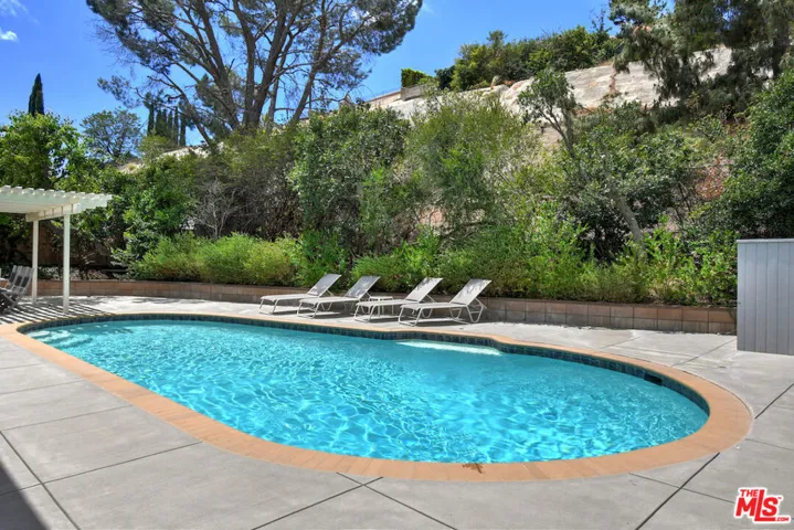 6041 Ellenview Avenue, Woodland Hills, California 91367