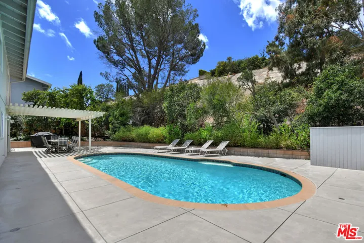 6041 Ellenview Avenue, Woodland Hills, California 91367