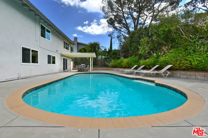 6041 Ellenview Avenue, Woodland Hills, California 91367