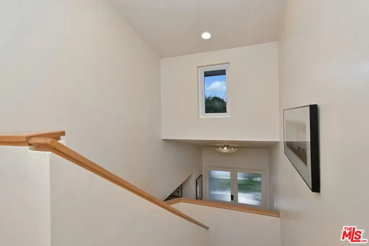 6041 Ellenview Avenue, Woodland Hills, California 91367