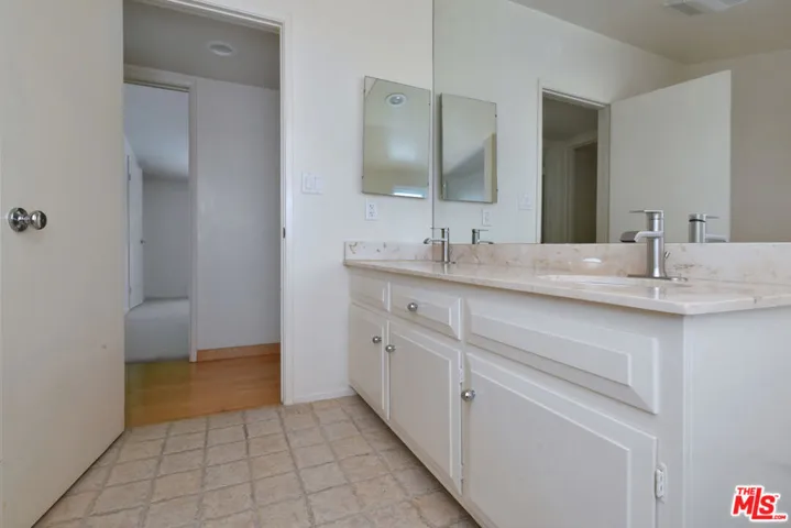 6041 Ellenview Avenue, Woodland Hills, California 91367