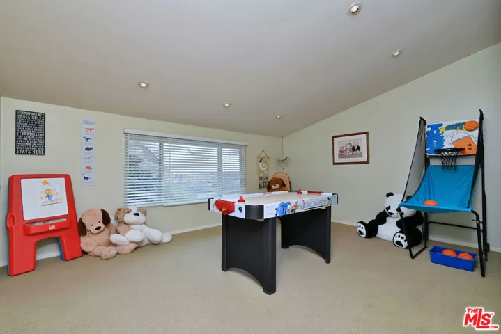 6041 Ellenview Avenue, Woodland Hills, California 91367