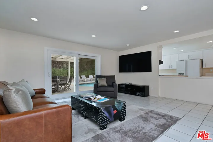 6041 Ellenview Avenue, Woodland Hills, California 91367
