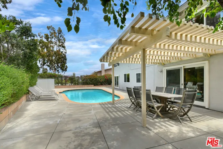 6041 Ellenview Avenue, Woodland Hills, California 91367