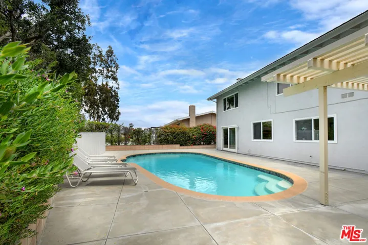 6041 Ellenview Avenue, Woodland Hills, California 91367