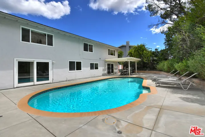 6041 Ellenview Avenue, Woodland Hills, California 91367