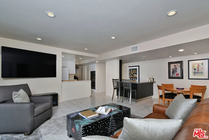 6041 Ellenview Avenue, Woodland Hills, California 91367