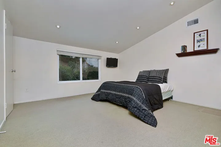 6041 Ellenview Avenue, Woodland Hills, California 91367