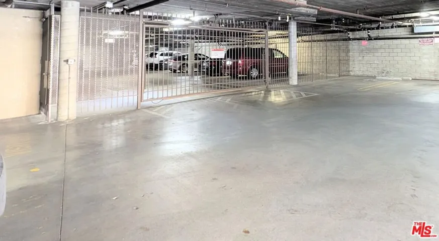 835 S Lucerne Boulevard 209, Los Angeles, California 90005