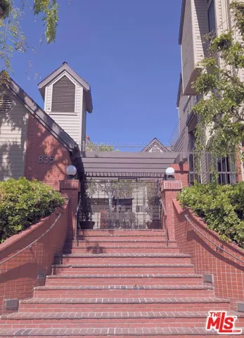 835 S Lucerne Boulevard 209, Los Angeles, California 90005