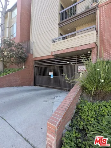 835 S Lucerne Boulevard 209, Los Angeles, California 90005