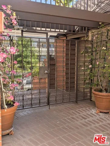 835 S Lucerne Boulevard 209, Los Angeles, California 90005