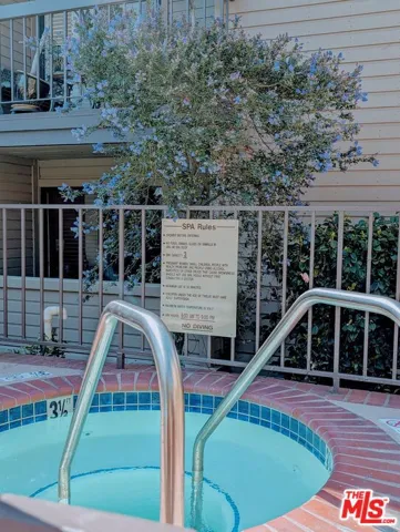 835 S Lucerne Boulevard 209, Los Angeles, California 90005