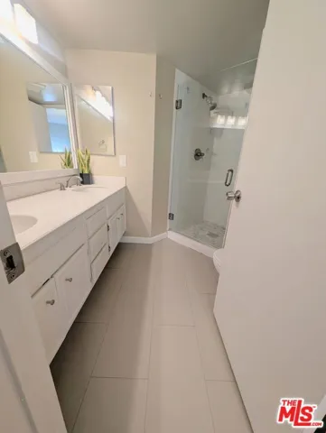 835 S Lucerne Boulevard 209, Los Angeles, California 90005
