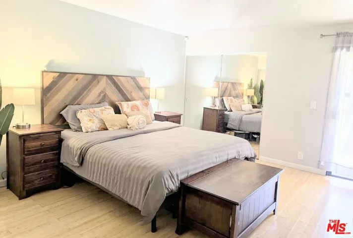 835 S Lucerne Boulevard 209, Los Angeles, California 90005