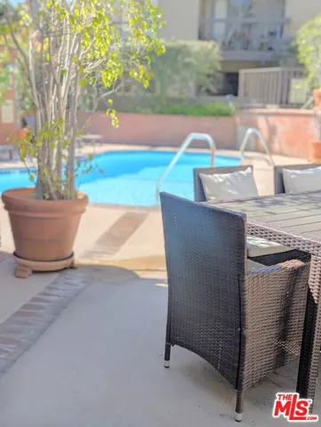 835 S Lucerne Boulevard 209, Los Angeles, California 90005