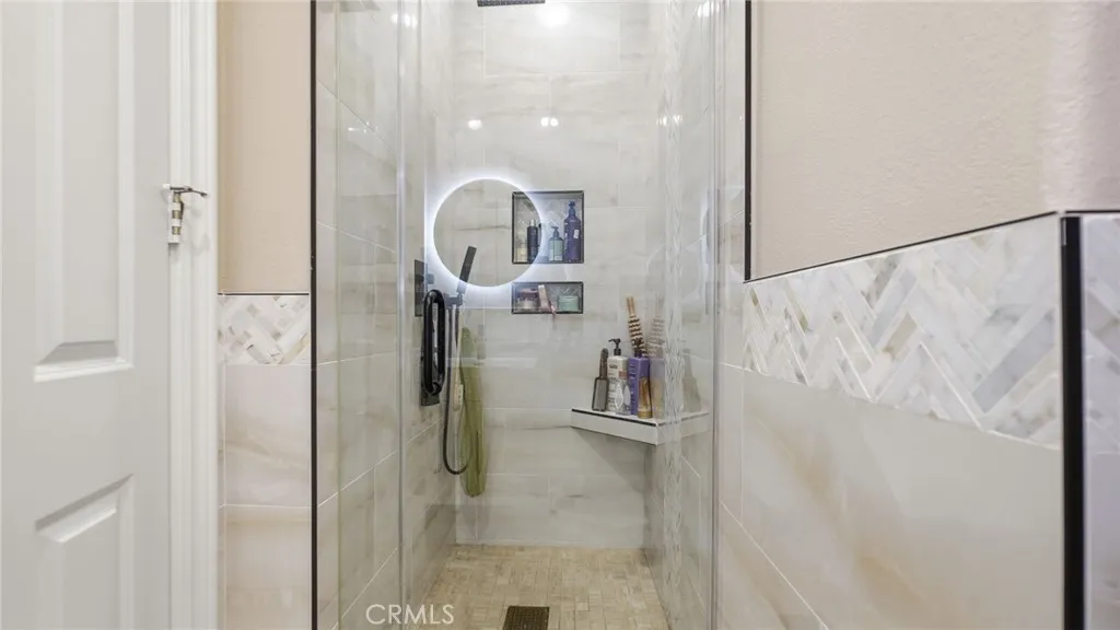 Main Floor Guest​​‌​​​​‌​​‌‌​​‌​​​‌‌​​​‌​​‌‌​​‌‌​​‌‌​​​​ Shower