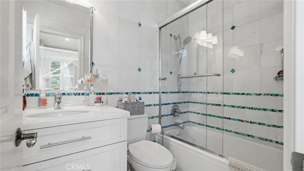 Room 2 full bathroom