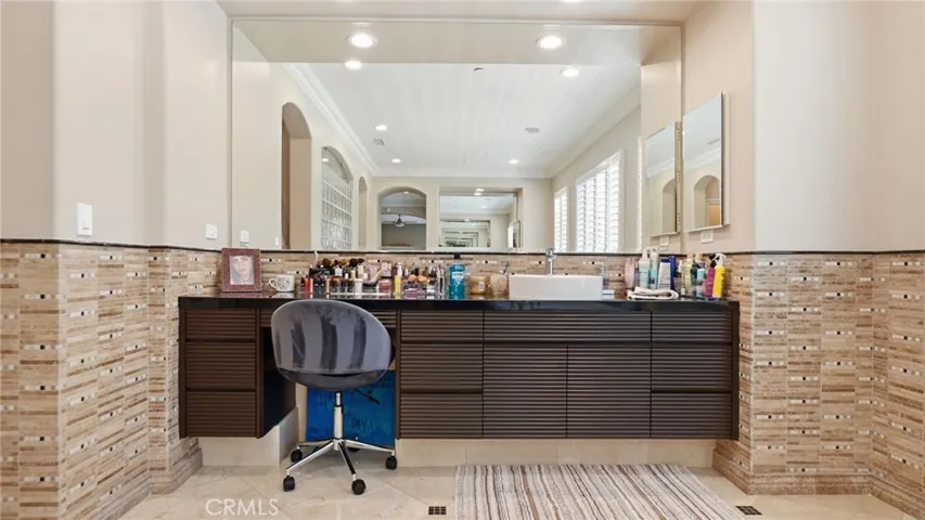 Hers Sink area