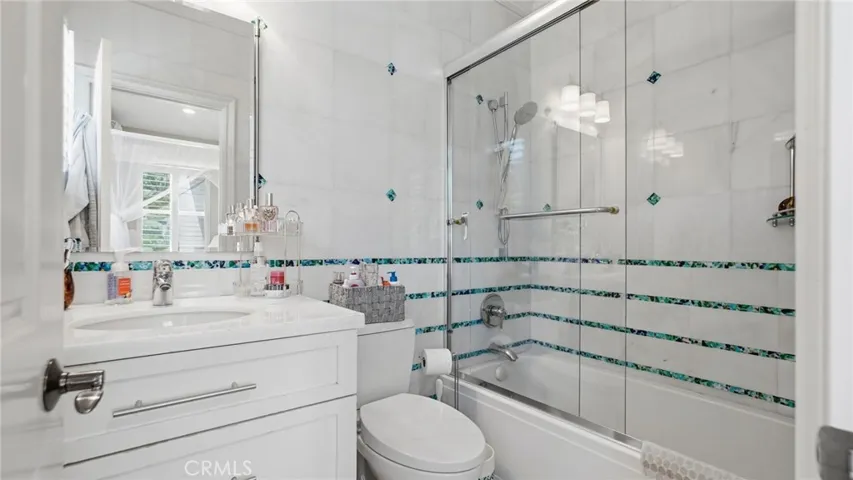 Room 2 full bathroom