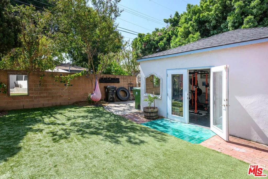 garage/ office